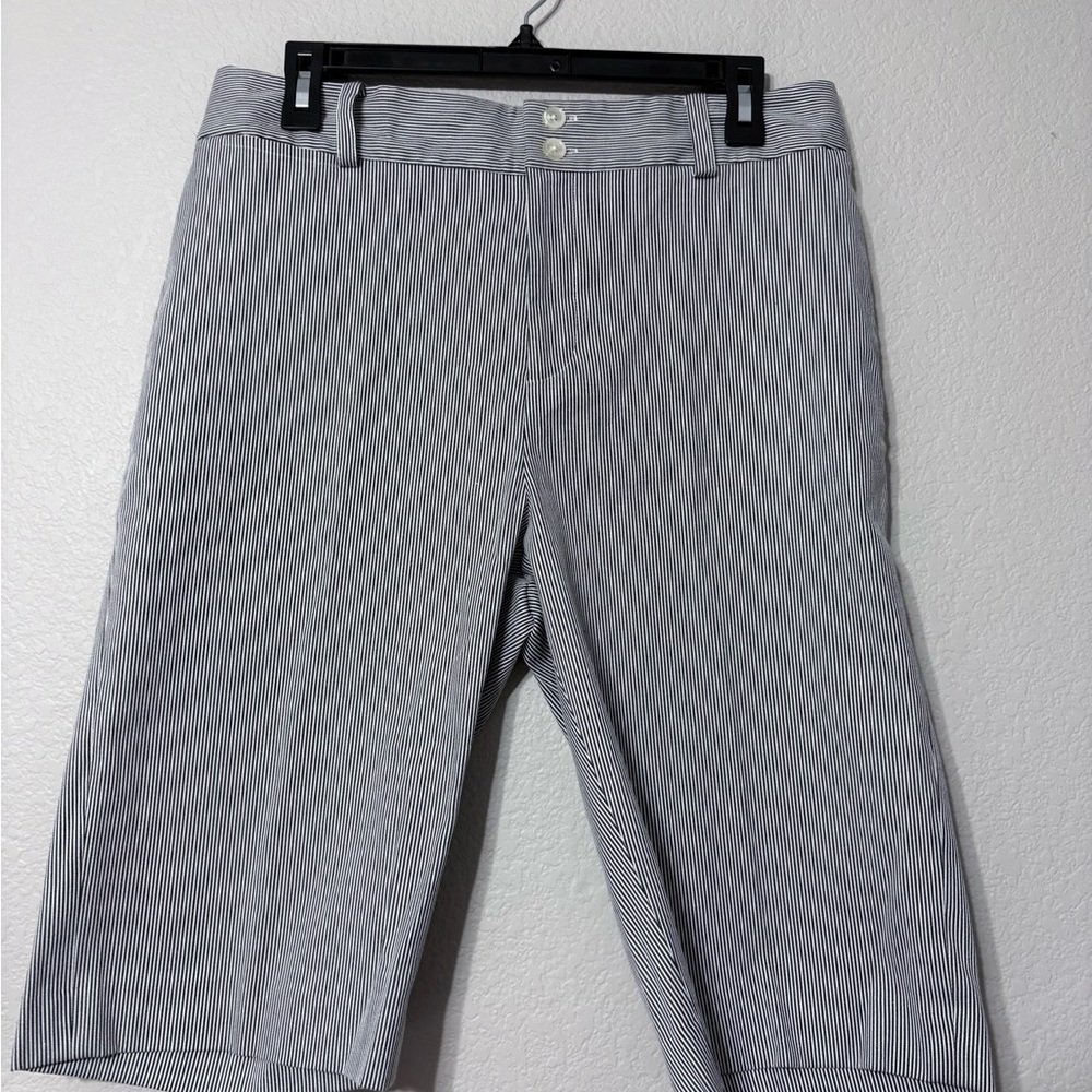 Woman’s Lauren Ralph Lauren Seersucker Blue White Pinstriped Flat Walking Shorts